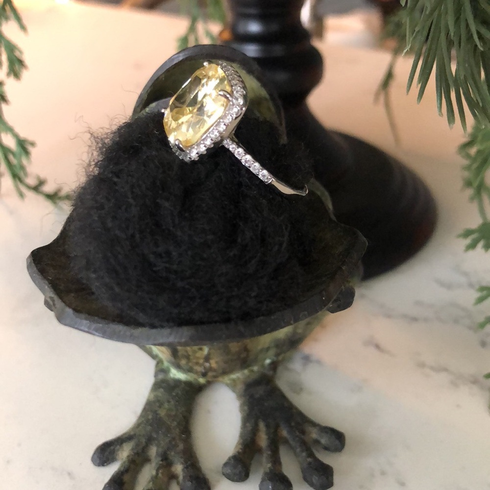 Stunning faux yellow diamond w/ cubic zirconia surrounding stones, .925 CZ - Picture 2 of 12
